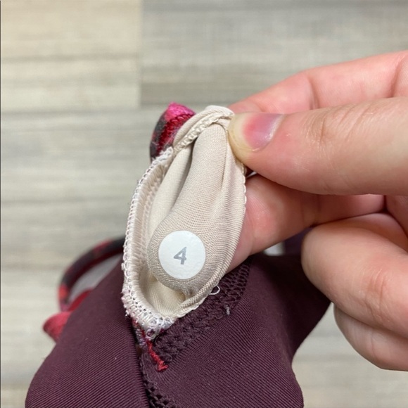 Lululemon Splendour Racerback Sports Bra Poppy Petals Multi size 4 - Picture 6 of 6